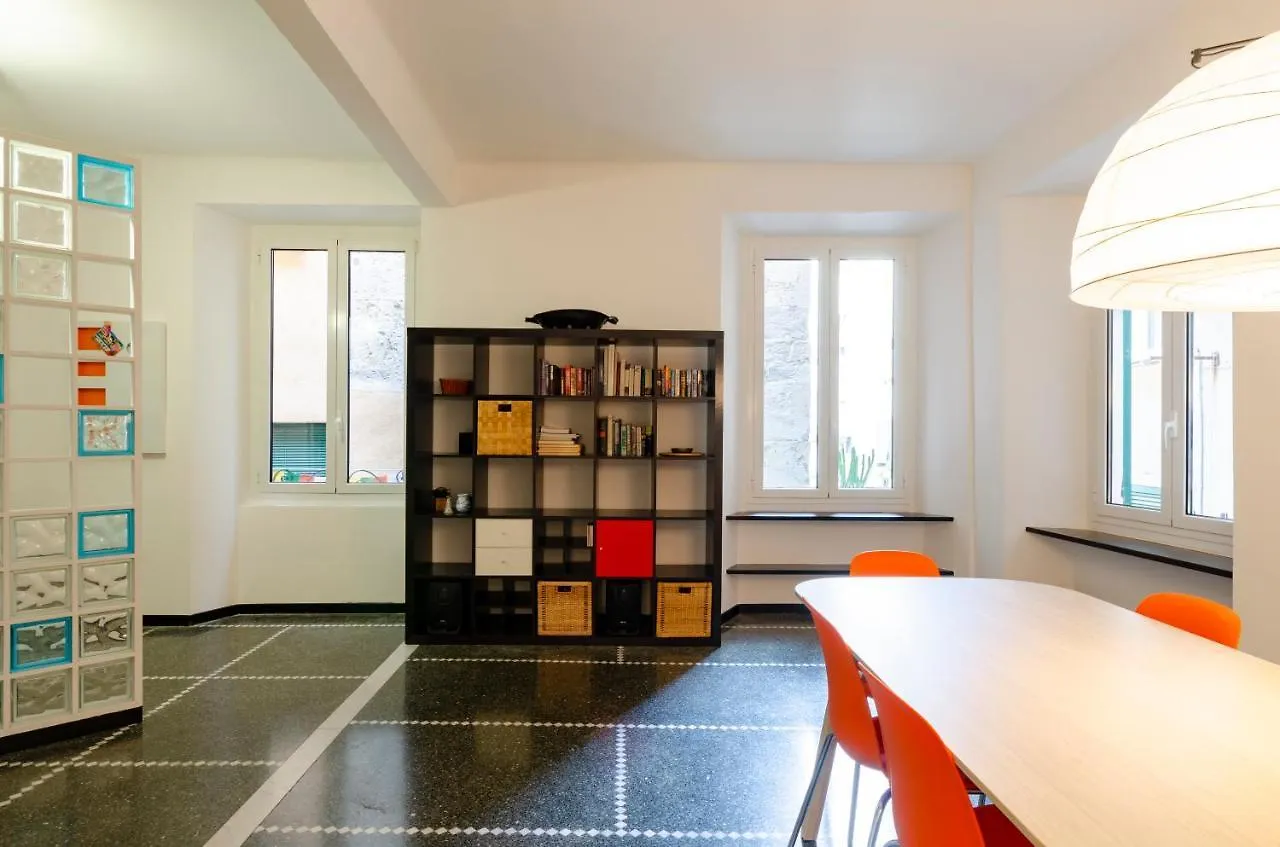 Altido Vibrant Apt For 6, Close To The Aquarium Of Genoa