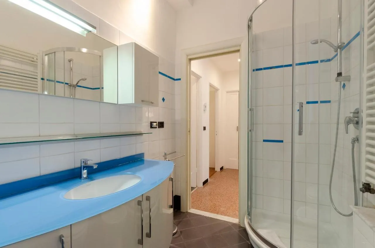 Altido Vibrant Apt For 6, Close To The Aquarium Of Genoa Italy