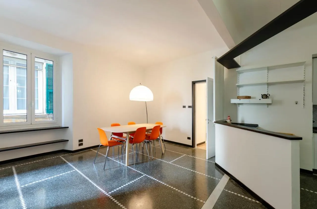 Altido Vibrant Apt For 6, Close To The Aquarium Of Genoa Italy